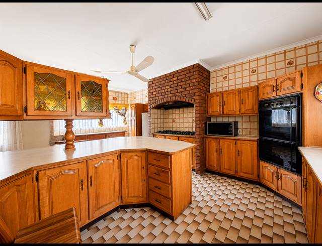 5 BEDROOM HOUSE FOR SALE IN DE DEUR